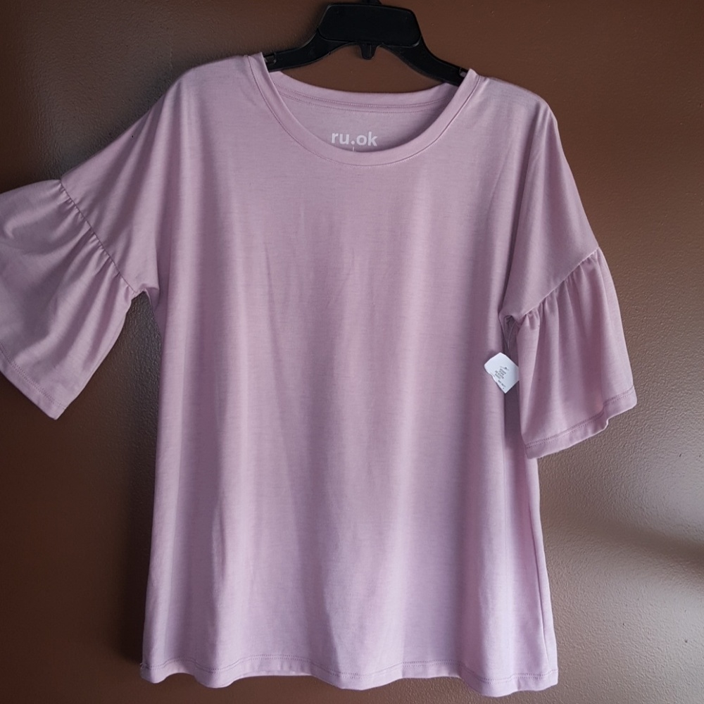 Women's blouse puff sleeve.